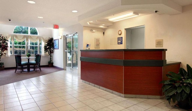 Super 8 by Wyndham Harbison/Parkridge Hospital