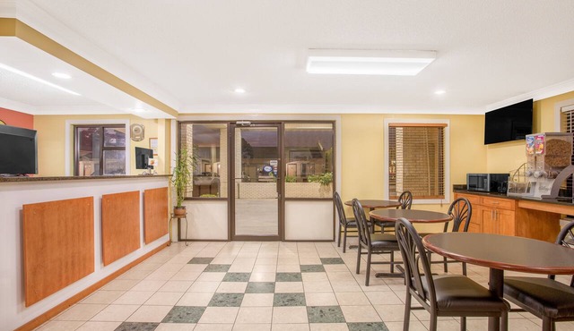 Super 8 by Wyndham Sumter
