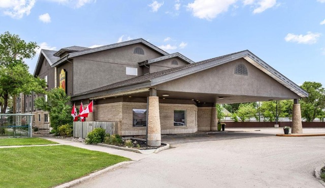 Super 8 by Wyndham Winnipeg West