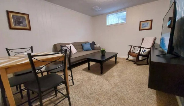 The Brier Patch - A cozy one bedroom with LAUNDRY!