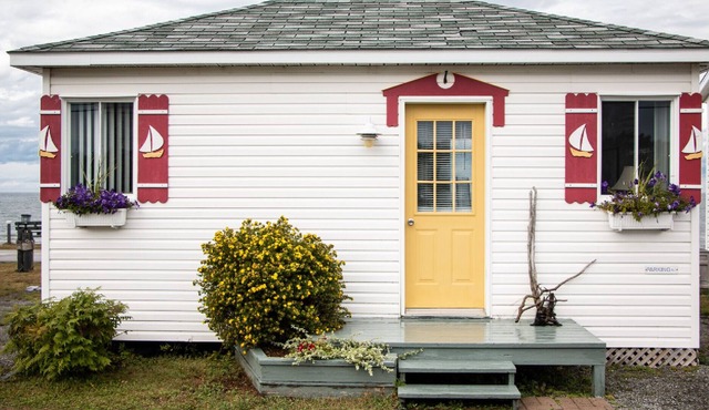 The Cabines du Phare are located in Rimouski by the sea. They are composed of te