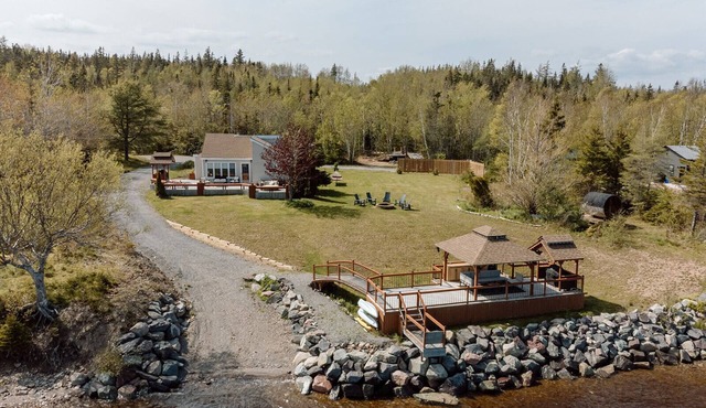 The Cedar- Waterfront/SAUNA/Kayaks/Swimming
