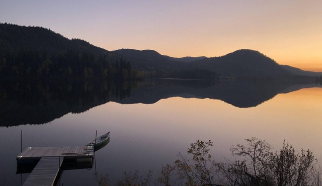 The Cottage at Hawkins Lake: a Lakefront Paradise