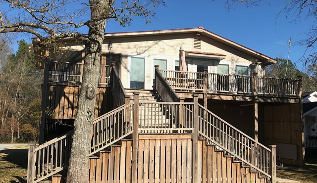 The Creek House is super nice and country quiet. Come and enjoy!