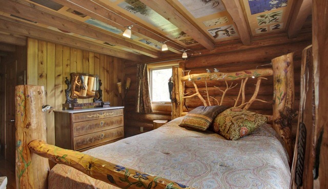 The Deer House - A character cabin in the woods! (plus all the modernities)