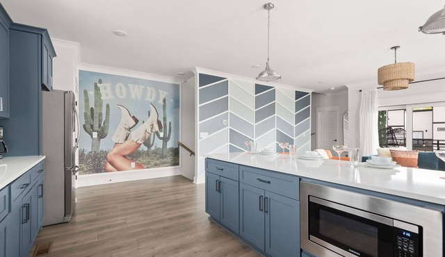 The Dolly House ♔Vintage Dolly♔Nashville♫Mins To BROADWAY!★9 Beds♥Sleeps 12♥
