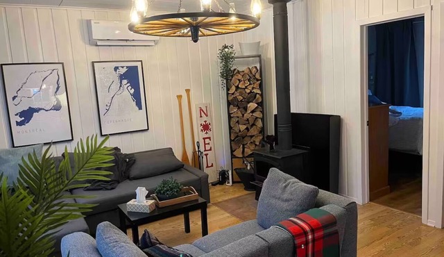 The Feather House - Lakeside Chalet & Spa