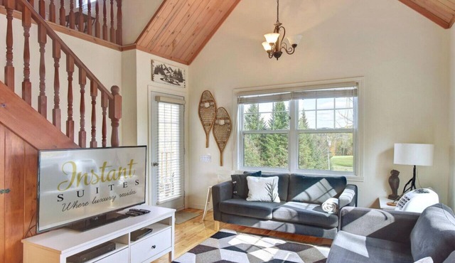 The Golf and Mountain View Retreat by Instant Suites
