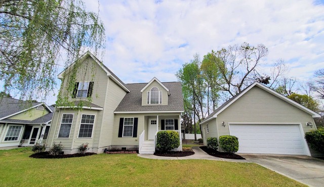 The Green Gable - Colonial Charm close to it all