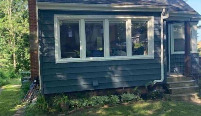 The Halifax Pad - Hot Tub & Free Parking.