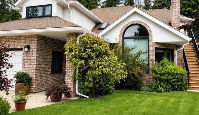 THE HI-MARK HOUSE - Pool, Hot Tub, AC, Pool Table, walking distance to beach