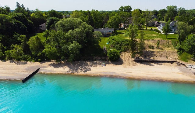 The Lake House - Private Beach on Lake Huron