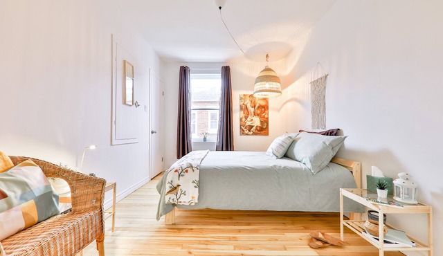 The left door. 2 bedroom apartment in downtown St-Jérome.