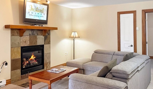 The Mont-Tremblant Hideaway by InstantSuites