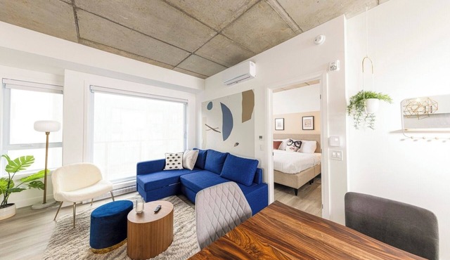 The Montcalm | 2 Parking | Pool and BBQ | AC