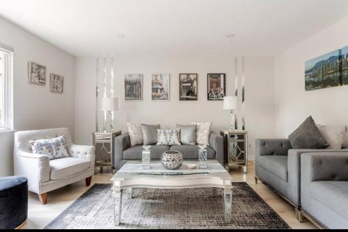 The Oxford Signature Luxury Entire Family Suite