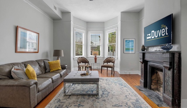 The Queens Palace | 8 Bedrooms in Charleston!