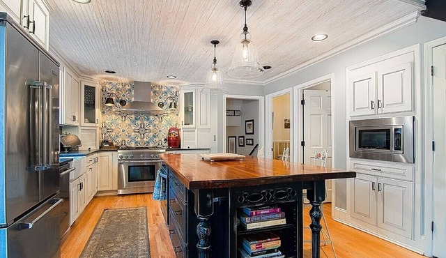 The Retreat-Hot Tub-Theater-Bar-6000sqft