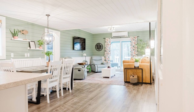 The Riverbend House Peaceful river size Retreat