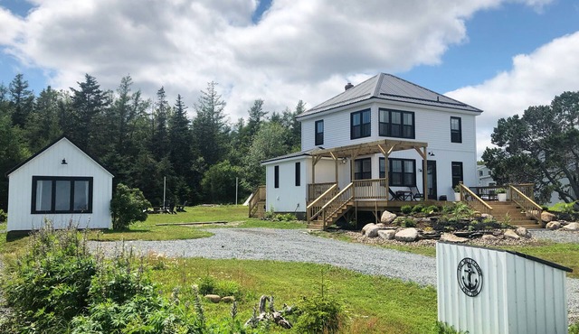 The Salty Cribb - Private oceanfront vacation home just minutes from Lunenburg