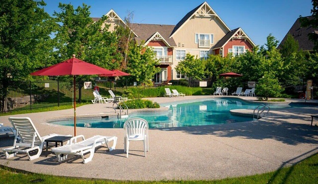 The Sweet Spot: Hot Tub, Walk + Shuttle to Village