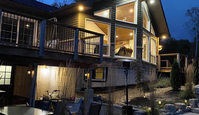 The Ultimate Escape: Hot Tub, Workout Room & Spacious Outdoors