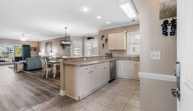 Three Bedroom Resort Condo close to Golf, Beach, Shopping & Popular Attractions