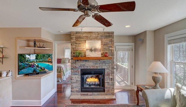 Timbers D-1- Mountain Condo, Echota Gated Resort, Indoor/Outdoor Pools and Hot Tub, Fitness Area,.
