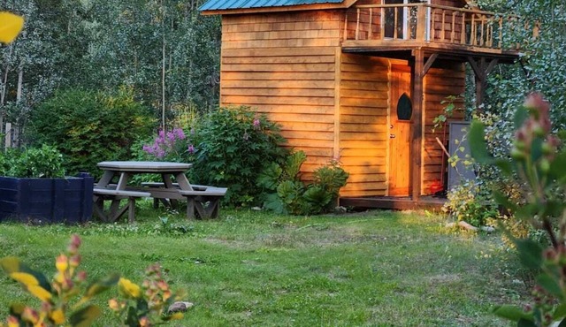 Tiny House on Urban Farm-Glamping