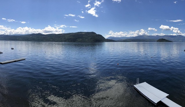 TLC Beachhouse "Entire Home" - Waterfront - Shuswap Vacations and Sledding Accommodation