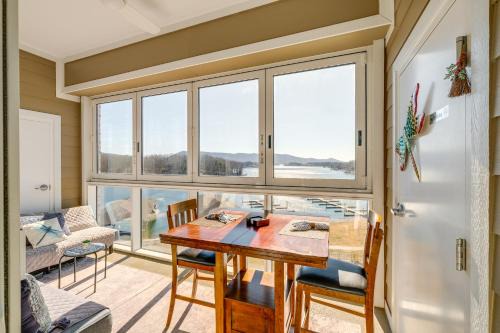 Top-Floor Balcony & Serene Views: Huddleston Condo