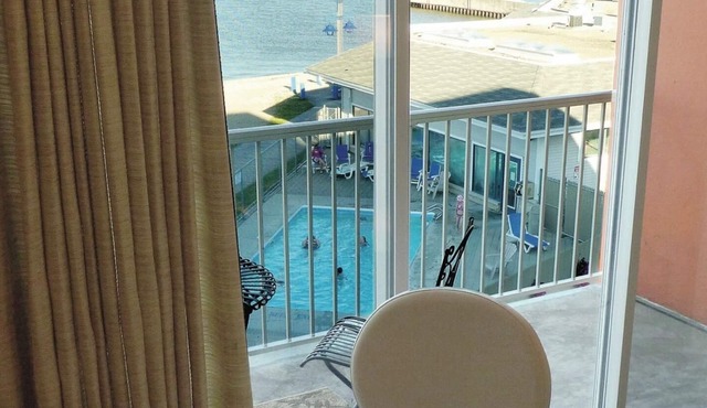 Top floor Lakeview Hotel 1 Bd available July 31 - Aug 7 Icelandic festival week