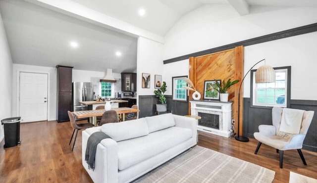 Town-Center Sanctuary:Cozy 3BD for Relocation
