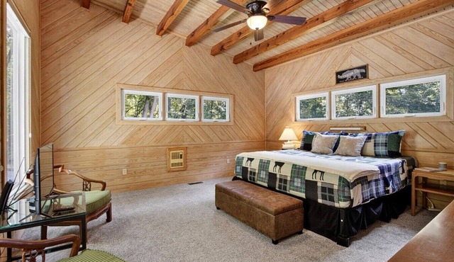 Trail`s Edge Cabin 2Bed, 2Bath next to Table Rock