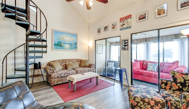 Tranquil coastal condo with 2 pools & enclosed porch - near golf & beaches