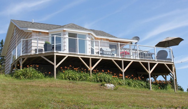 Tranquility And Beauty At This Tucked Away Home ~ Right On The Ocean!