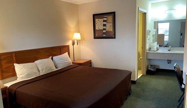 Travelers Inn & Suites