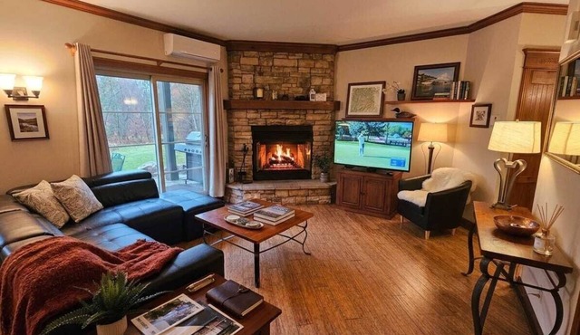 Tremblant Haven RENOVATED 2 bdr ski-in/ski-out on the resort