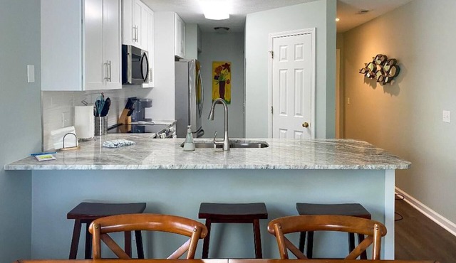 True Blue Renovated 2B/3B or 3B/3B same price Top Floor Unit Best View !