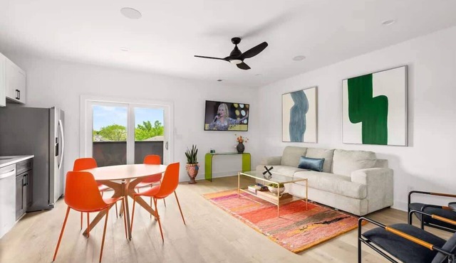 True Hue - Private Patio - Mins to Broadway