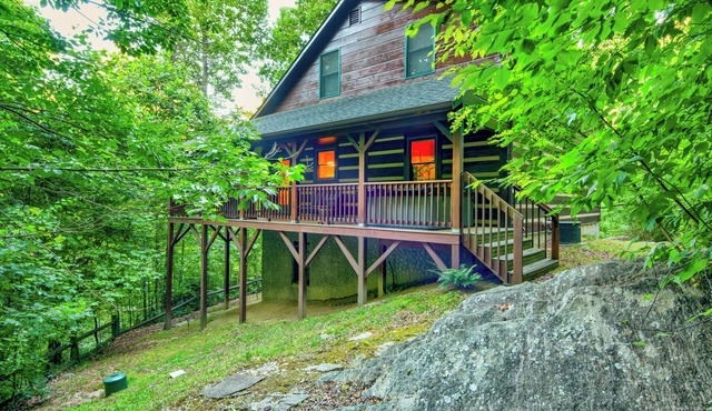Uncle Johns Cabin | Valle Crucis | Hot Tub, Game Room, Fireplace