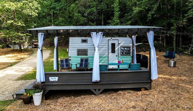Unforgettable Glamping Caravan Rental in North Carolina for Intimate Weekends Away in Franklin