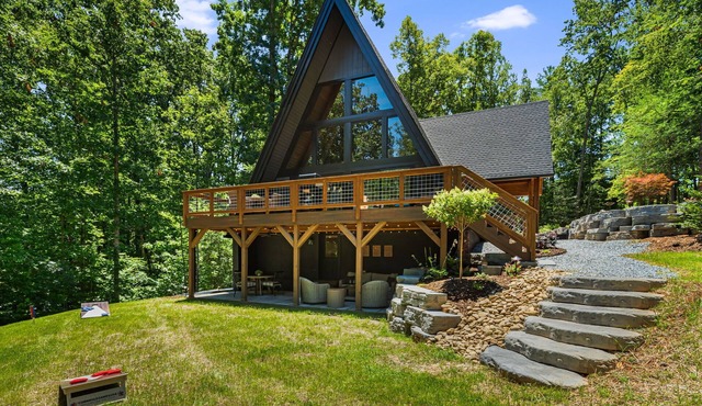 Unique '72 A-Frame: Firepit, Hot Tub, Jukebox, EV