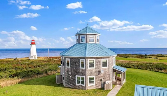 Unique PEI Lighthouse Beach House with 360° Ocean Views by Shipwreck Point