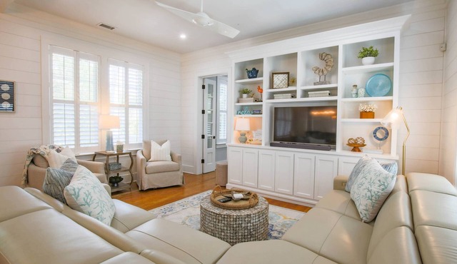 Upscale, Custom Home 3 Doors From Beach w/Private Pool, Hot Tub & Screened Porch, Bunk Room & Den