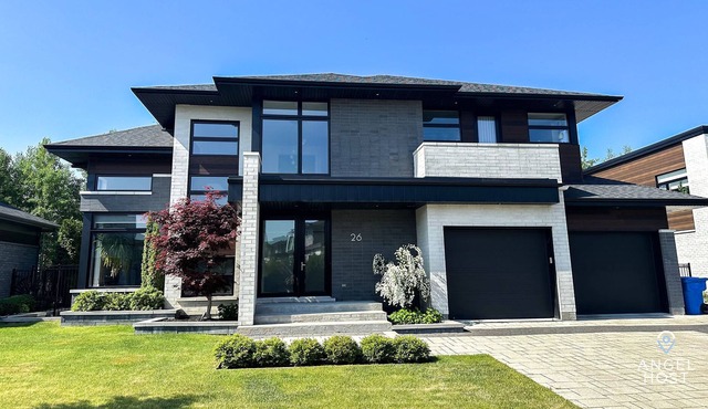 Upscale Urban Villa w/Pool, Office, TV/Game Lounge