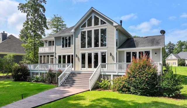 Vacate Reality-Spacious, Waterfront, Pet-Friendly