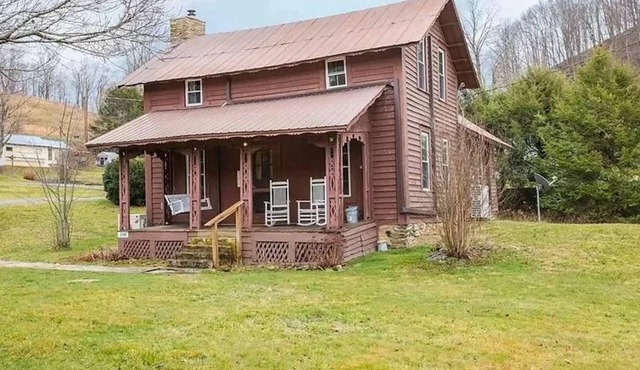 Vilas Cottage - Located less than 10 min from King Street, 100yr old farm house
