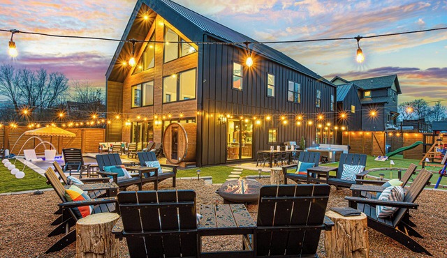 Walk Downtown, Luxe Group Getaway W/Pool, Hot Tubs, Sauna, Theater, Games