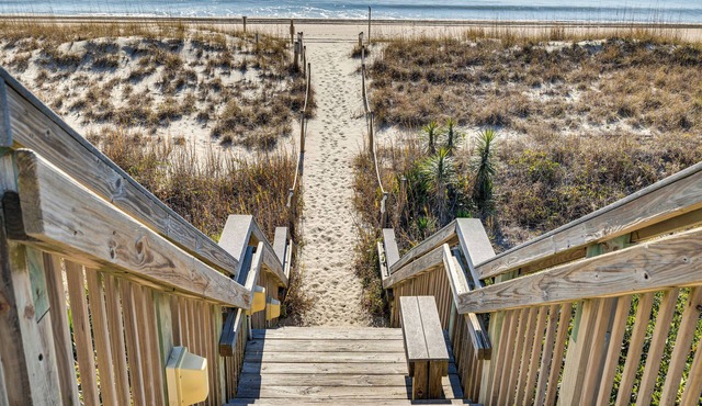 Walk to Beach: Emerald Isle Condo w/Ocean View!